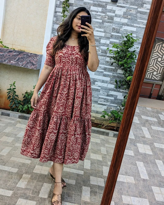 Graceful Summer Print Midi Gown with Stylish Sleeves