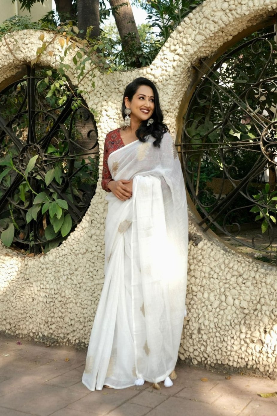 Linen Charm with Leaf Zari